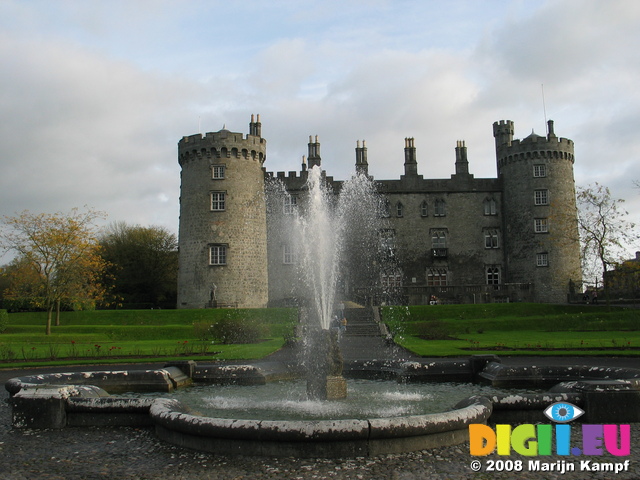 24387 Fountain at Kilkenny Castle